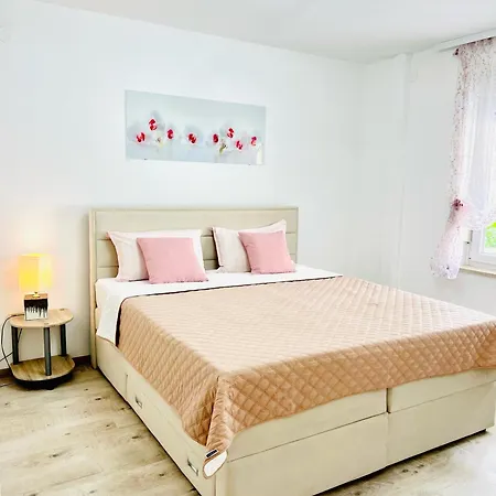 Apartament Biondic *