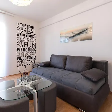 Apartament Biondic *